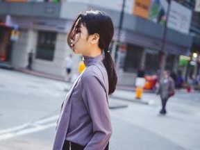 qq个性伤感签名男生 没说两句话泪悄然就落下