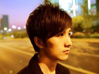 心痛的个性签名男用 伤心绝望的男生qq个性签名很心痛