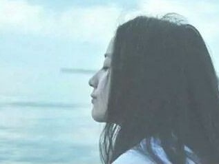 带有埋怨的伤感个性签名合辑 我像个大病初愈始终有创口
