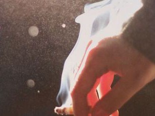 腾牛网最新的男生颓废签名 把自己关在里面把回忆挡在外面
