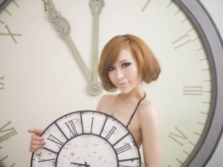 最新伤感女生qq个性签名_这个世界有我 我却没有世界