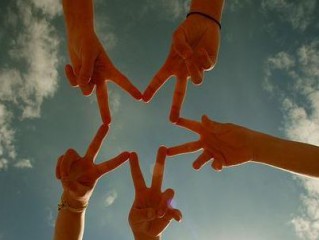 有关友谊个性签名大全 靠的住的友谊是今生最温暖的外套