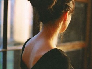 带哲理性的情感经典句子 感悟许多的女生qq伤心签名