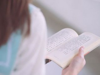 说到心里的哲理个性签名 学生时代的恋爱无非就是陪伴二字