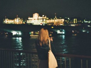 特别颓废的个性签名女生精选 离开了你就等于爱上了寂寞