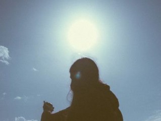 励志的个性签名适合男生比较成熟 承蒙时光不弃感谢一切给予