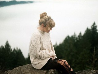卑微女生纠结的个性签名 我心中那座看上去坚不可摧的城