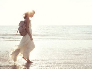 伤感痛心的女生个性签名 所有的花都落了你还没回来