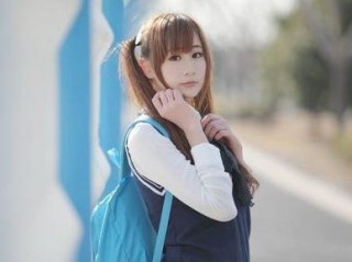 热恋中的个性签名女生版精选 趁我还爱你可不可以不要错过我