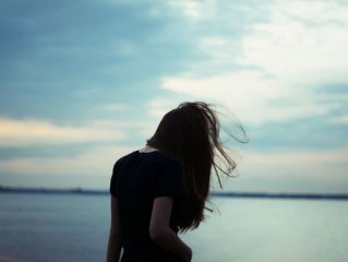 伤感个性签名女生带回忆的 生活的痛楚要怎么愉悦