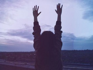 伤感个性签名女生冷淡伤感精选 毕竟谁都不是谁的谁