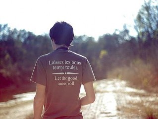 搞笑幽默的个性签名发布中心 别把人海一粒渣当成河畔一朵花