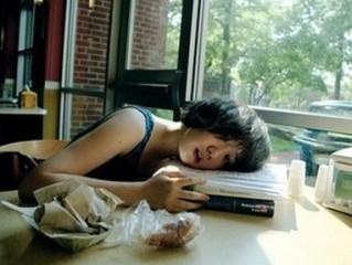 分手后带回忆的伤心句子 伤口还在记忆却被时间掩埋