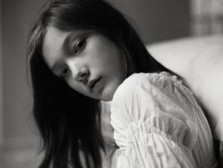 爱一个人的个性签名女生简短 想成为你的故事却输给了她的样子