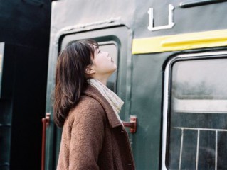 个性女生犀利的签名 我眼里容不得一粒沙子同样也容不得你