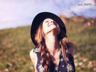心痛到卑微的颓废伤感说说 沉默到假装什么都不知道