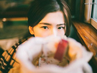 英文情感个性签名带翻译的 Who never had a scar of youth