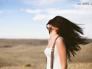 情感英文个性签名带翻译的 我把回忆整整记了一个夏天