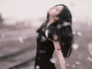 小清新帅气的女生签名 现实从不像人们想的那样美好