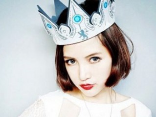霸气的超拽女生个性签名 站在血腥和美丽上的女人不需要男人